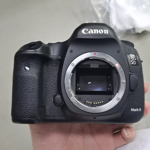 Canon eos mark - canon,